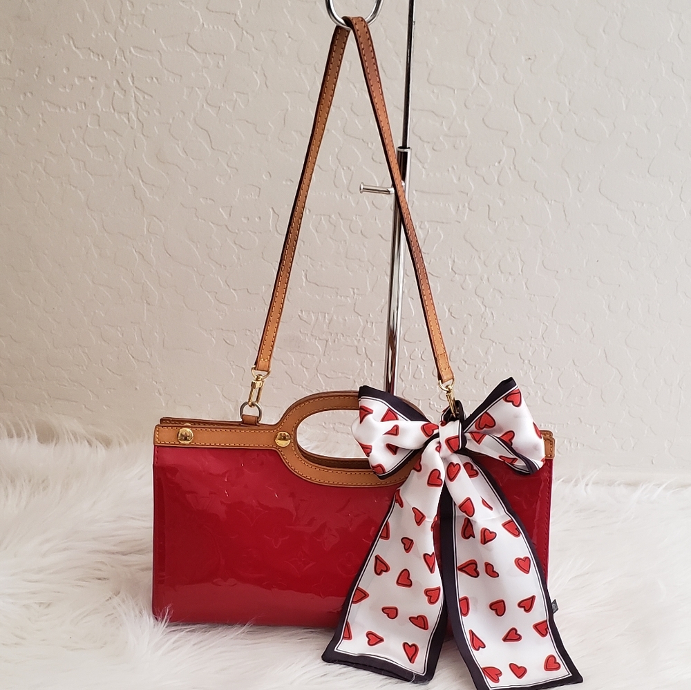 ๐บโSTUNNINGโ๐บ Louis Vuitton Roxbury drive red - Picture 1 of 7
